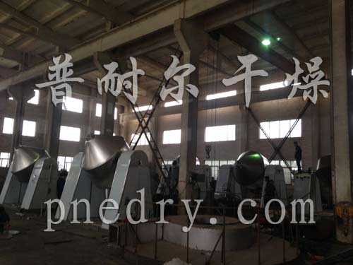 多臺(tái)雙錐真空干燥機(jī)制作現(xiàn)場(chǎng)