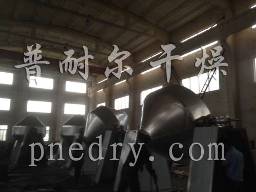 多臺(tái)雙錐真空干燥機(jī)制作現(xiàn)場(chǎng)